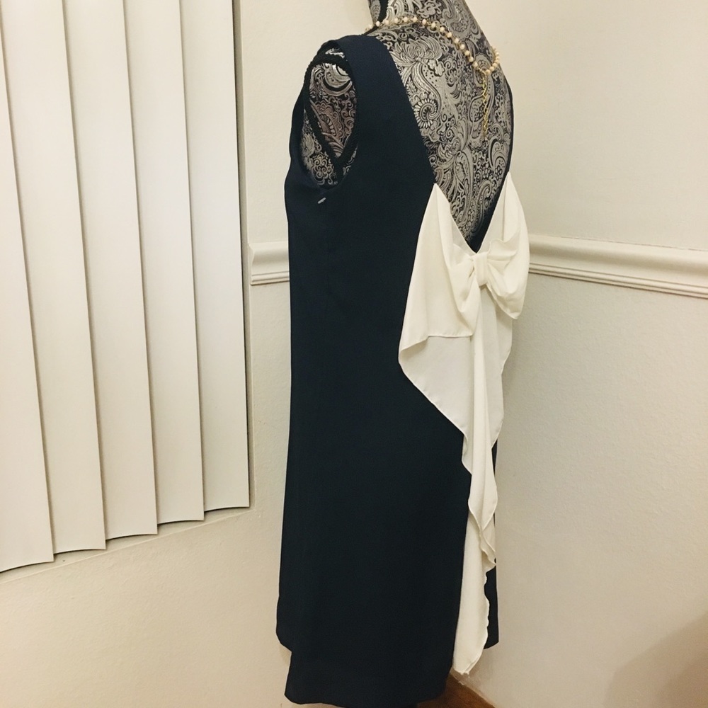 Chloe back bow dress size S